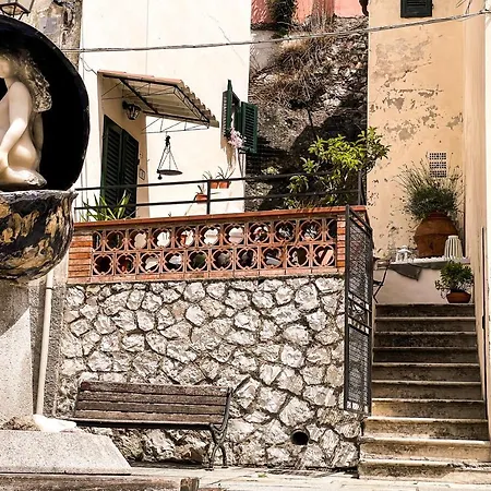 Дом отдыха Casa Storica Con Terrazzo Кастеллина-Мариттима